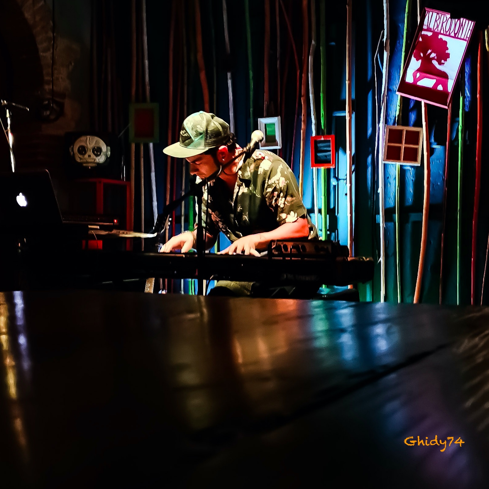 Enzo Moretto (A Toys Orchestra) live in solo @ Alberodonte, Rodengo Saiano (Bs) – 6 ottobre 2019