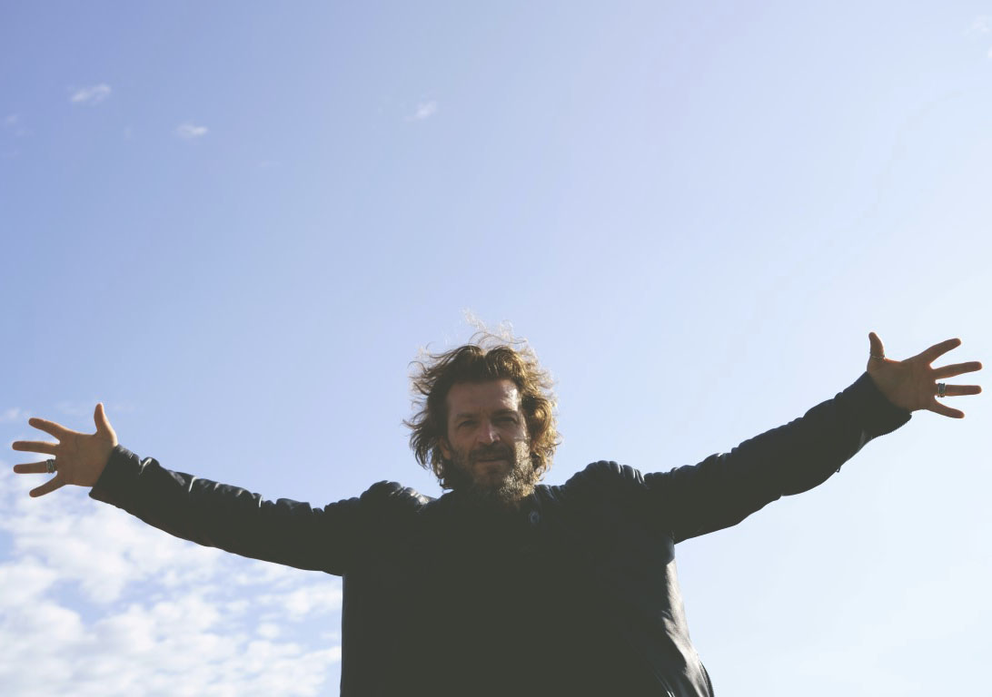 Paolo Saporiti: La timidezza, la rabbia, il pudore… Anni fa forse ero più introverso e rigido, ora volo libero.