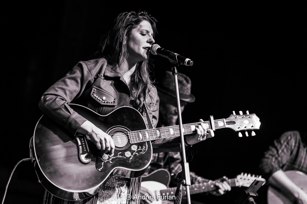 Ellen River @ Palazzetto San Bernardino, Chiari (Bs) – 15 marzo 2024 – opening act per Lucinda Williams